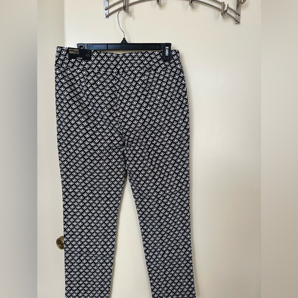 New with Tags! Chico’s “So Slimming Brigitte”
Ankle pant Size 1 Petite (8P) - Picture 3 of 6